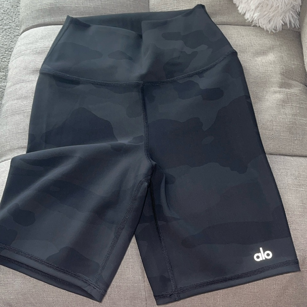 Alo Black camo print biker shorts